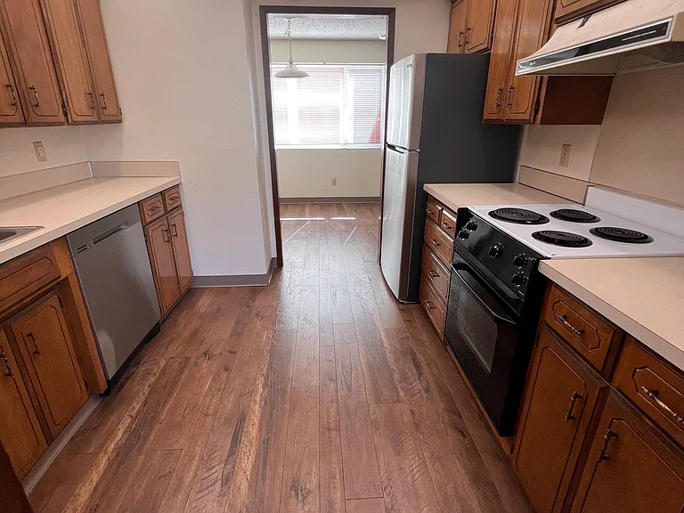 1010 Midway Dr NE #10 — Photo 7