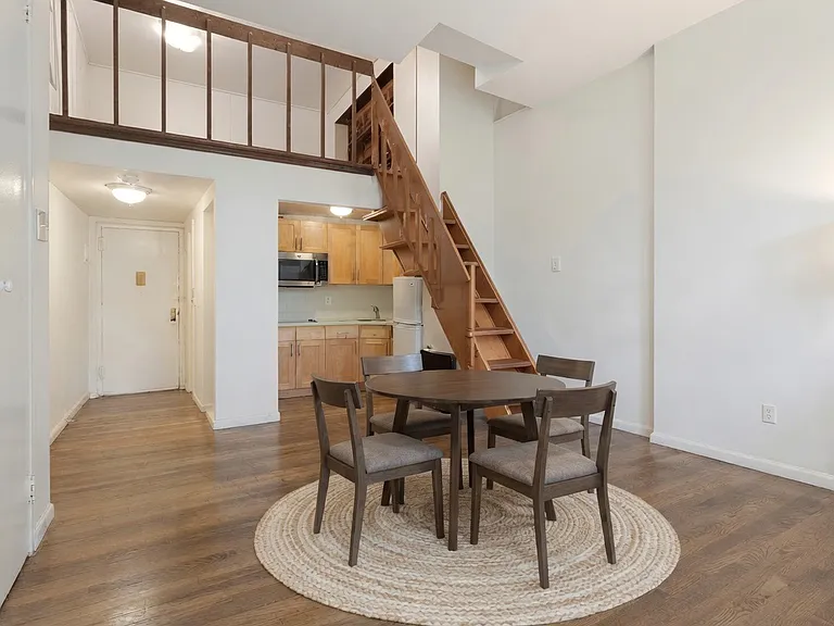 690 Greenwich St #4B — Photo 2