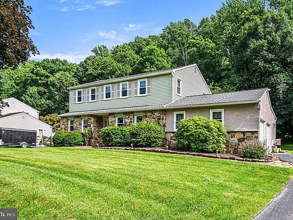 2nd image of 8 Granger Ln