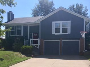 2601 SE Winchester Dr, Lees Summit, MO 64063