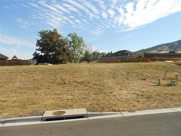1st image of 1040 Saint Francis Dr