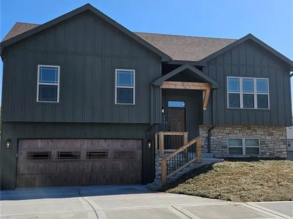 402 Lykins Ln, Cameron, MO 64429