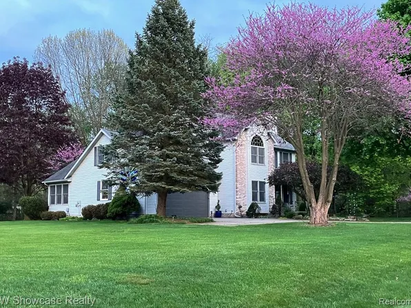 3559 Timber Ridge Dr, Metamora, MI 48455