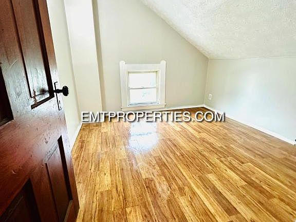 3rd image of 320 W 21st St