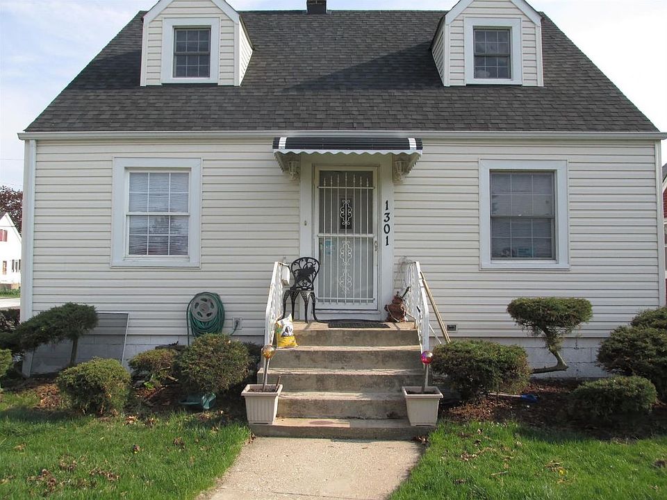 1st image of 1301 W 151st St