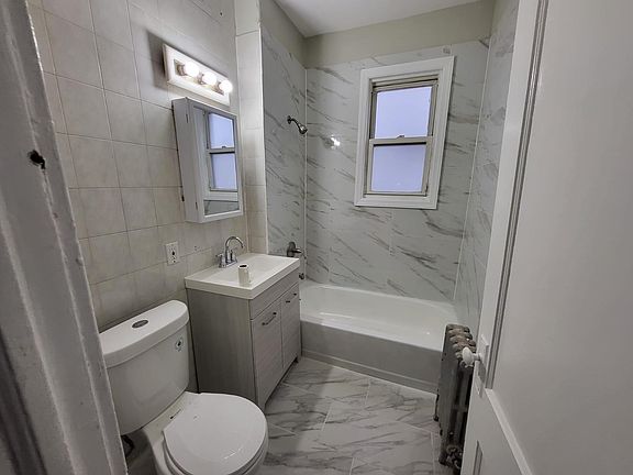 2nd image of 9 Underwood St #1L