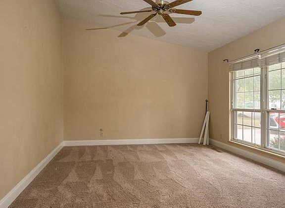 4th image of 3301 Saratoga Dr
