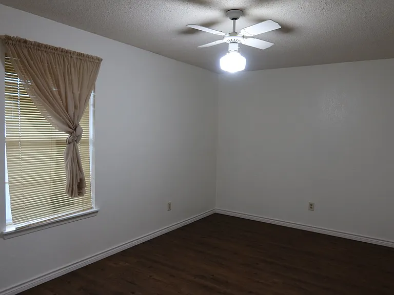 101 Travis Ln — Photo 12