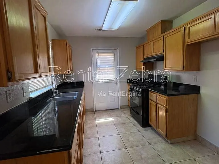 2862 La Cresenta Ave — Photo 6