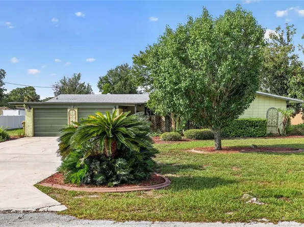 5216 Sydney Rd, Fruitland Park, FL 34731