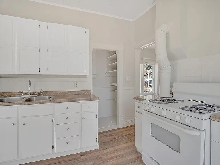 1519 W Cucharras St — Photo 8
