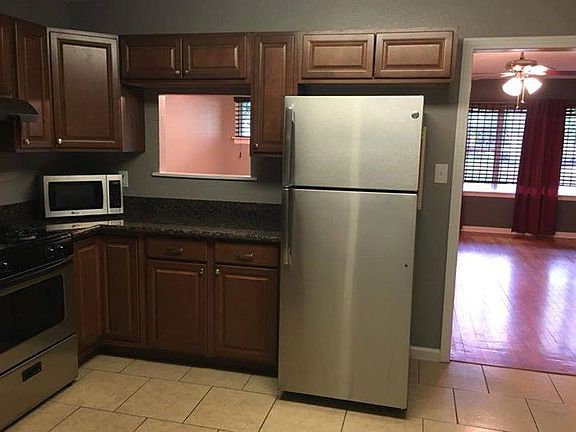 2nd image of 310 Wisteria St