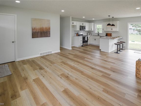 4th image of 277 York Dr SE