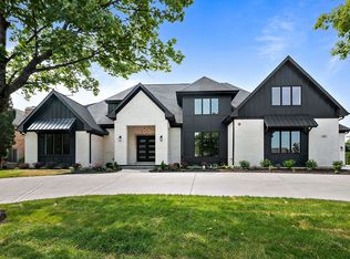 31 Hamilton Ln, Oak Brook, IL 60523