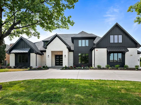 31 Hamilton Ln, Oak Brook, IL 60523