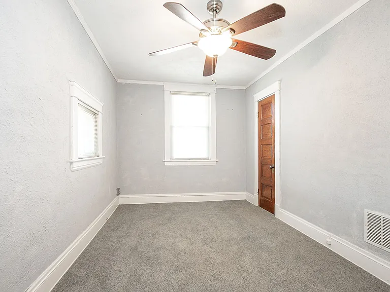 1487 Roycroft Ave — Photo 6