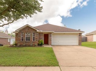 837 Edgehill Rd, Burleson, TX 76028