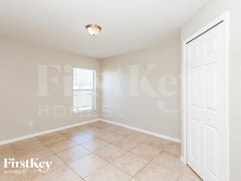 2719 NW 10th St — Photo 12