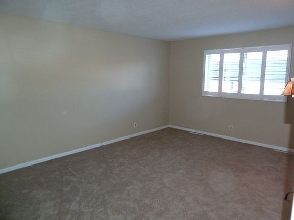 4th image of 8700 Metcalf Ave