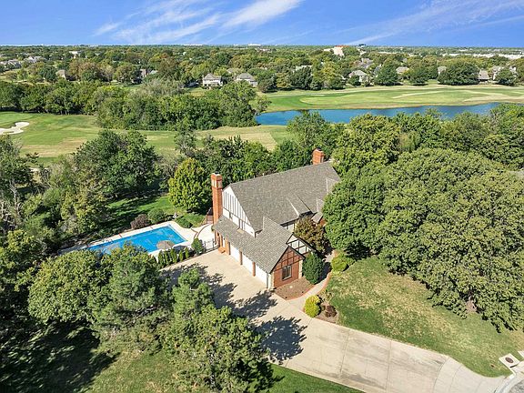3rd image of 2823 N Wilderness Ct