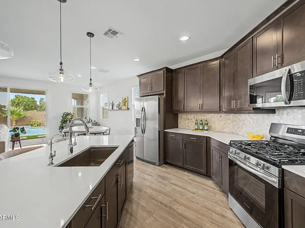 8054 E PALOMA Avenue, Mesa, AZ 85212