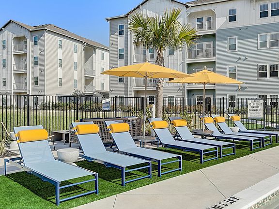 Pool Lounge