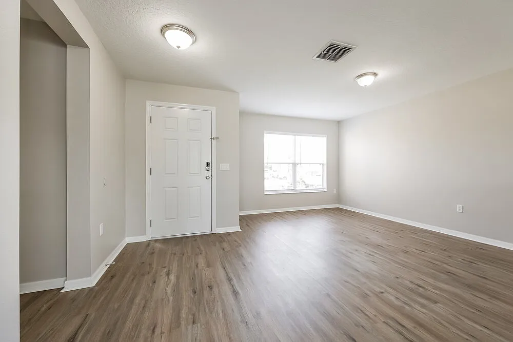3 bed, 2.5 bath, 2451 sqft, $2,320 — Photo 4