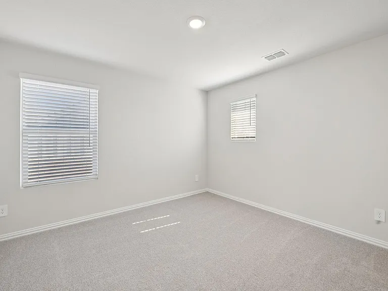 717 Leavenworth Dr — Photo 25
