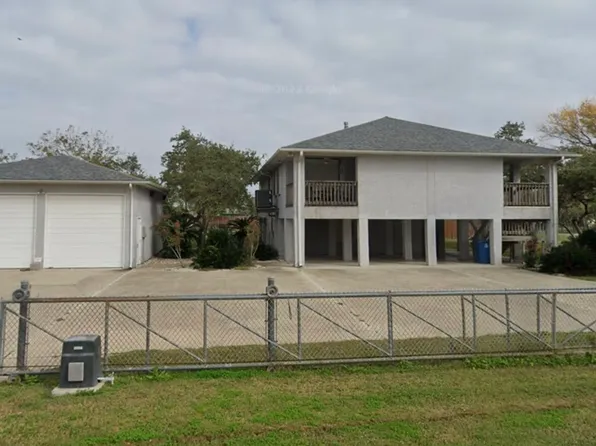 109 S 15th St, Port O'Connor, TX 77982