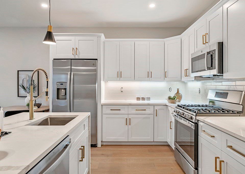 1st image of 31 Wabon St #2