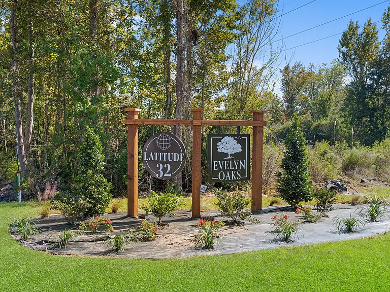 301 Latitude Ln — Photo 17