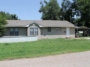 624 W 6th St, Stroud, OK 74079