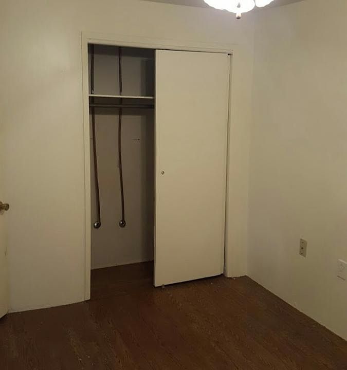 2nd image of 207 Pauley St