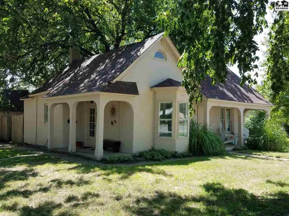 126 N 6th St, Sterling, KS 67579