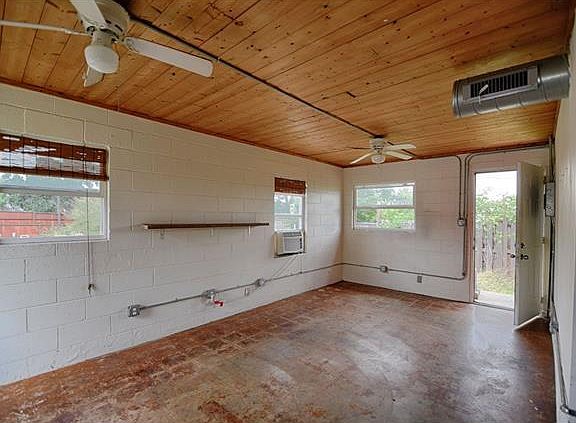 3rd image of 2108 Rosewood Ave