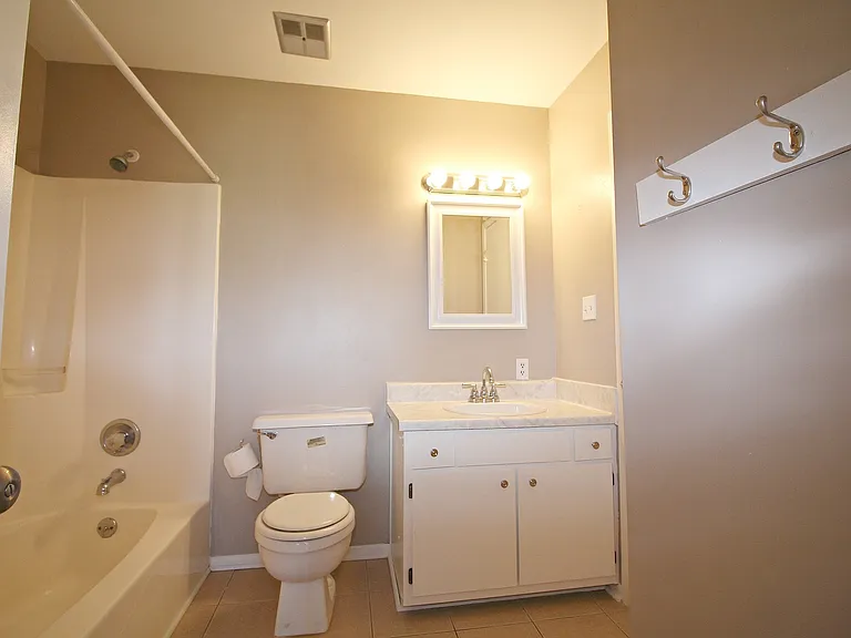 115 Hughes St NE #A7 — Photo 6