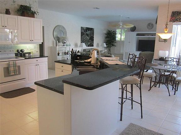 5th image of 767 Bridle Oaks Dr