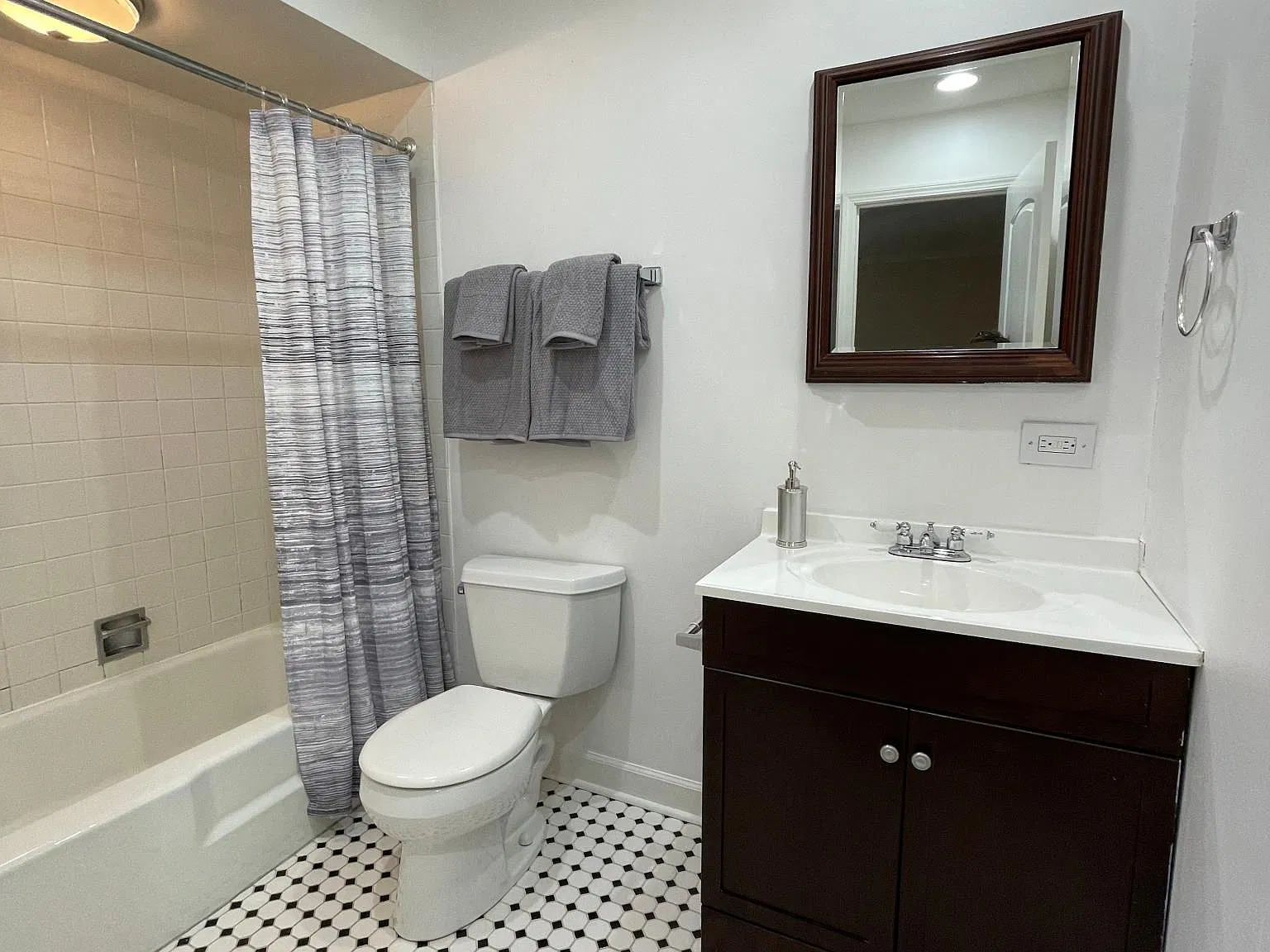 2 bed, 968 sqft, $1,850 — Photo 4