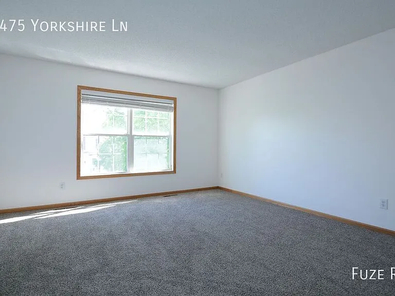 1475 Yorkshire Ln — Photo 11