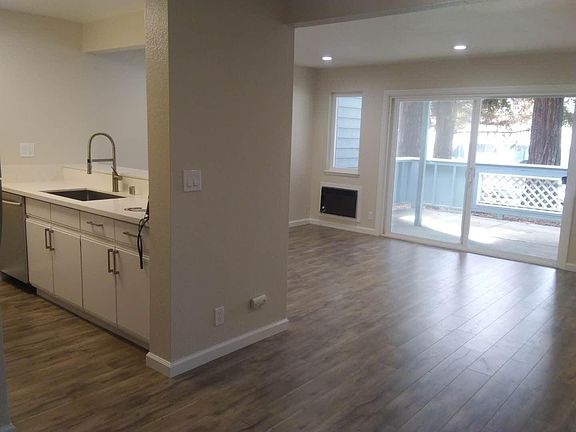 2nd image of 1454 Four Oaks Cir