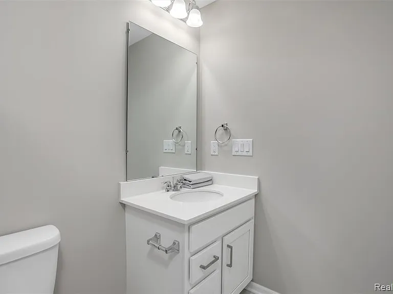 43173 Atwood Ave — Photo 9
