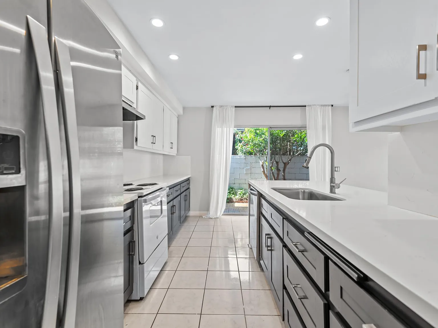 3 bed, 1600 sqft, $4,595 — Photo 4