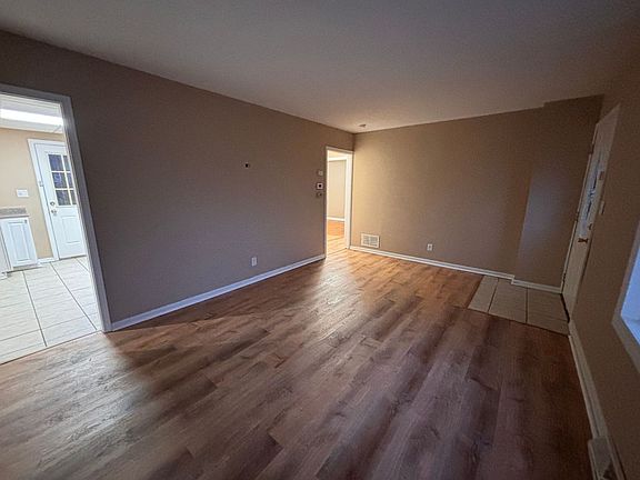 4th image of 1303 Highland St