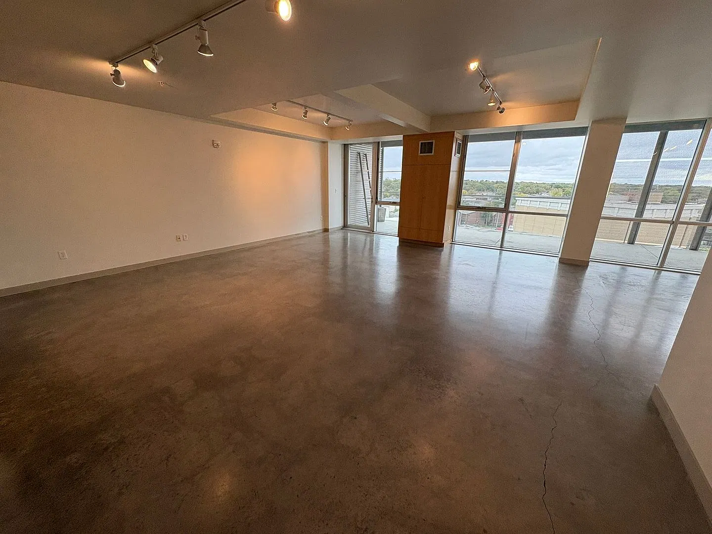 $2,850 | 1 Bedroom, 2 Bathroom Luxury Condo | No Pets | Available for Immediate move-in! — Photo 2