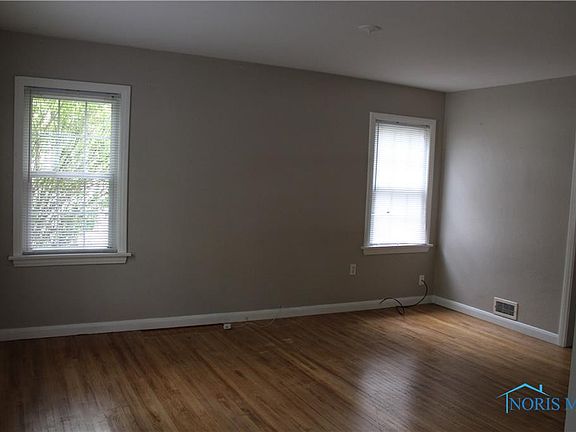 4th image of 3932 Orono Dr