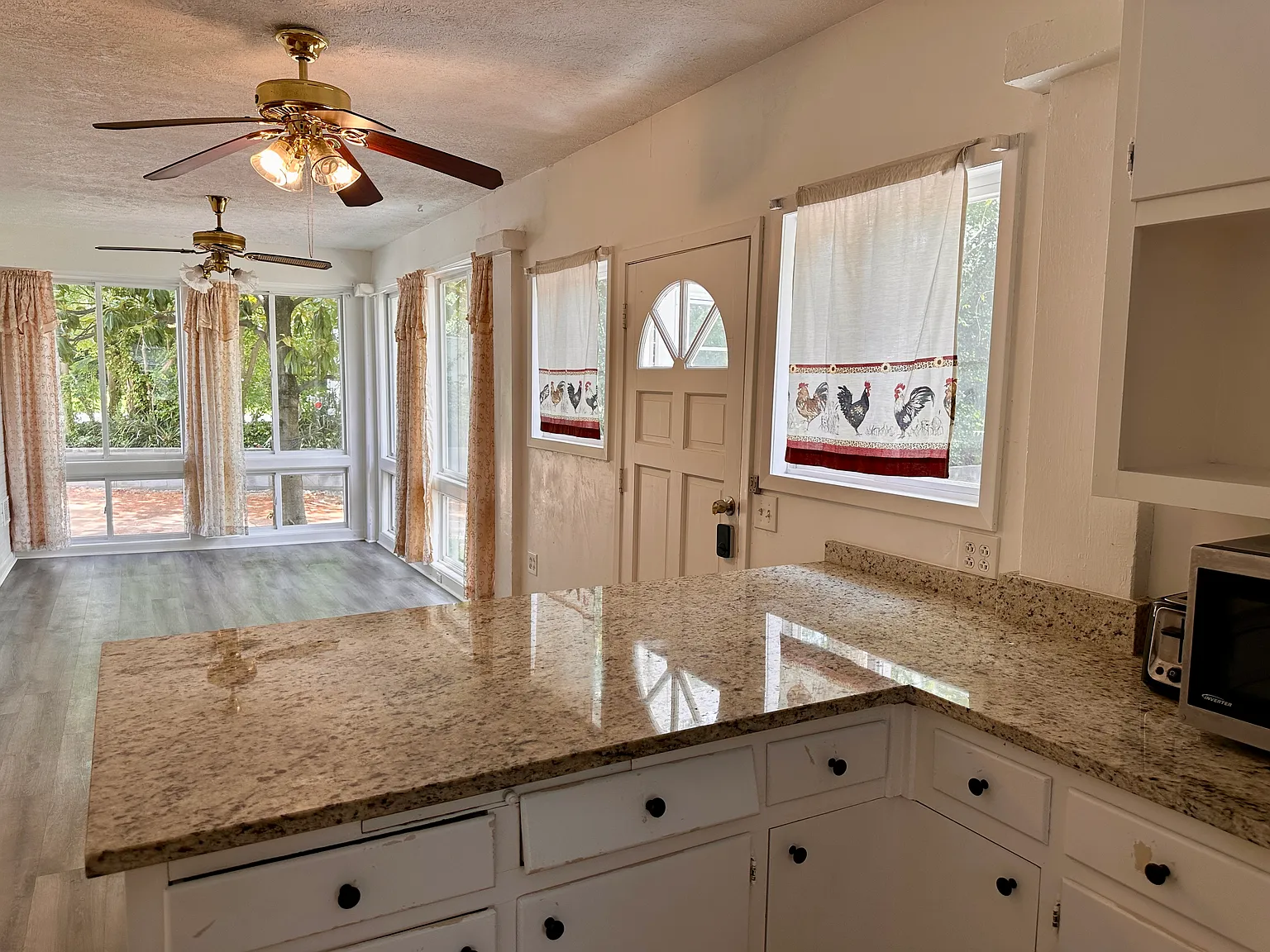 3 bed, 1943 sqft, $2,200 — Photo 3