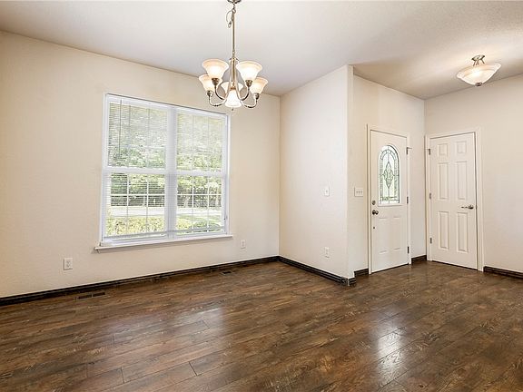 5th image of 19 Loftus Dr