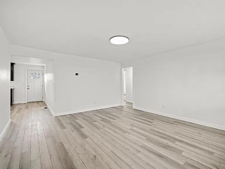 3 bed, 1092 sqft, $1,850 — Photo 2