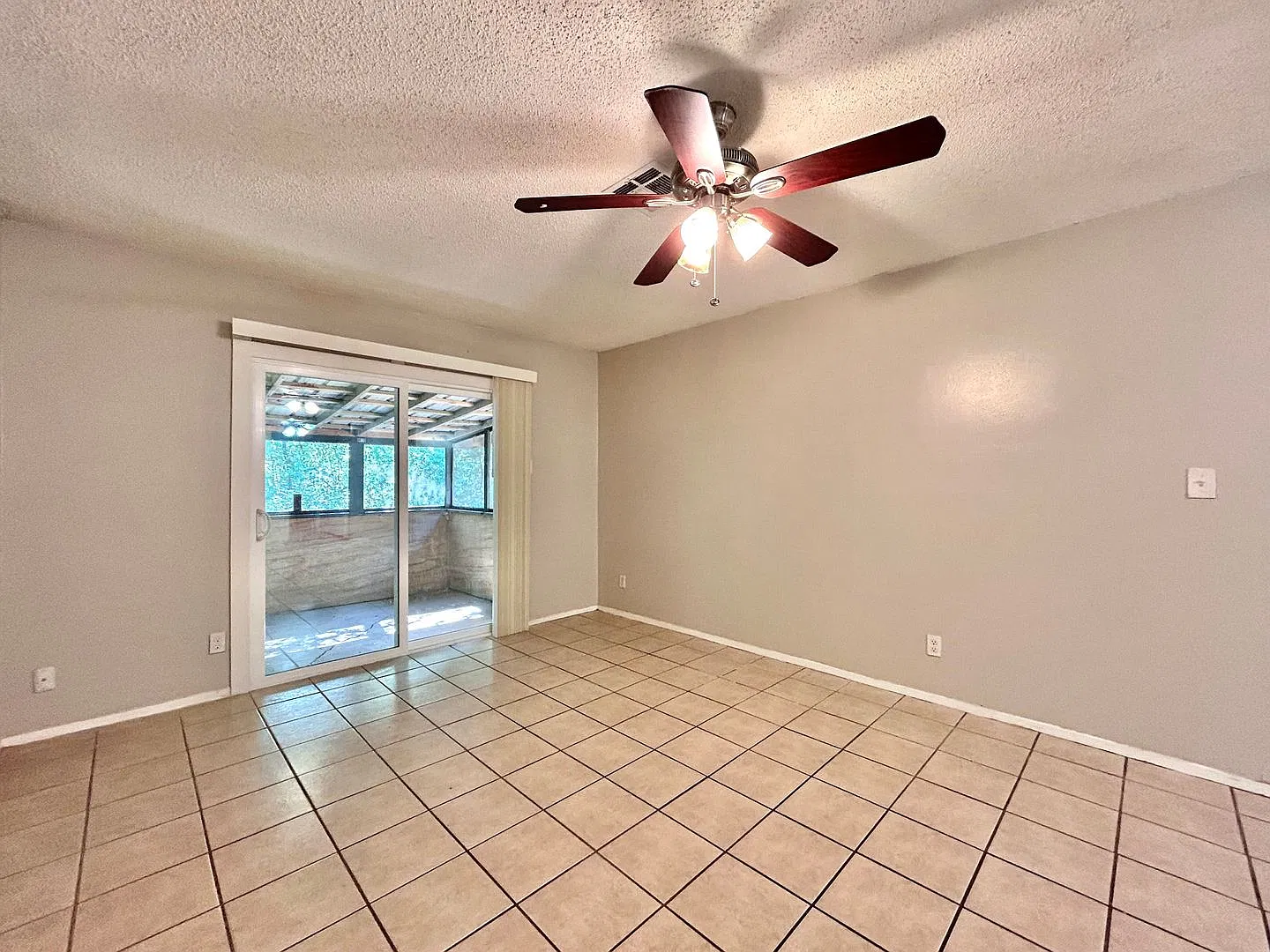 Charming 3/BR 2/BA Home with Enclosed Porch & Fenced Backyard! — Photo 4