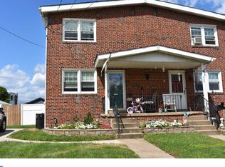 221 Powhattan St, Essington, PA 19029
